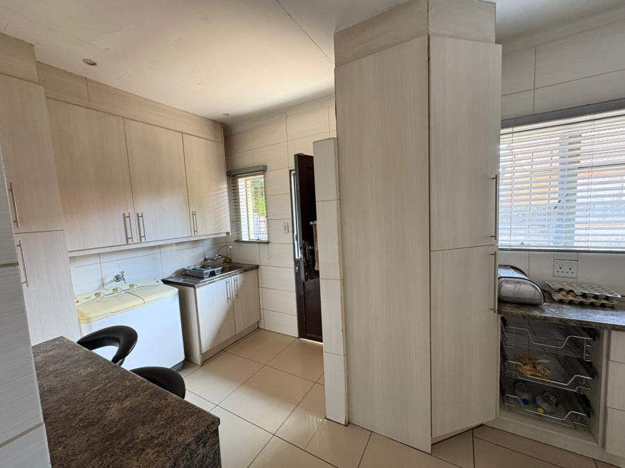 3 Bedroom Property for Sale in Lower Bo-dorp North West